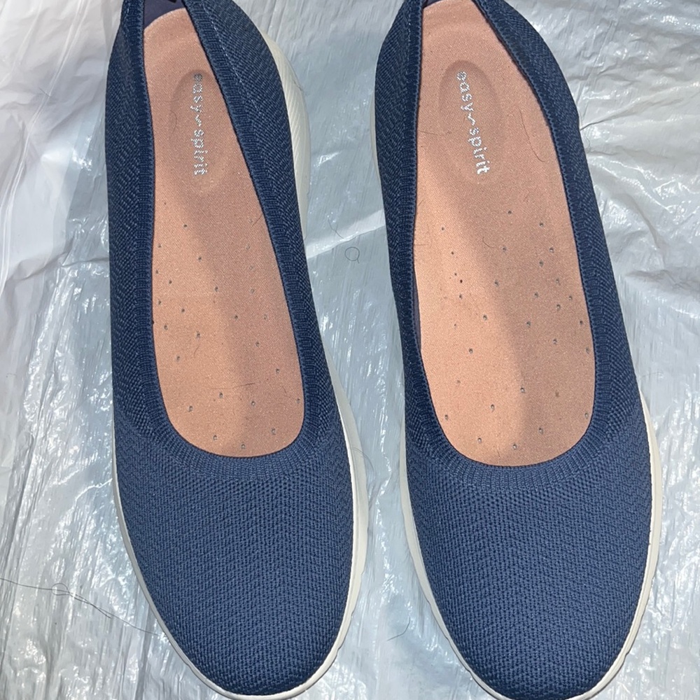 Easy-spirit comfort slip on shoes.